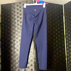Women’s Born Primitive navy leggings M